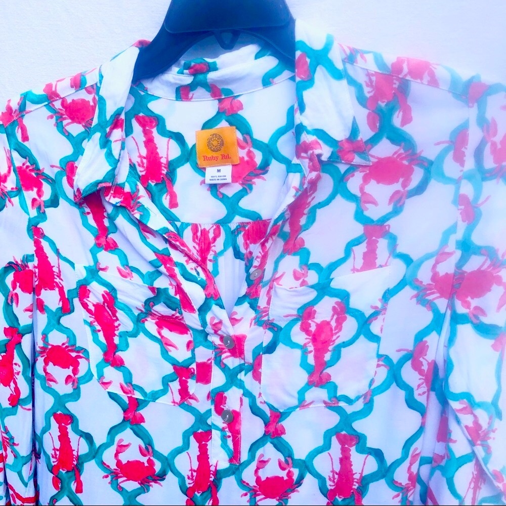 Nautical preppy Ruby Rd.  coastal print top green & white geo & lobster print